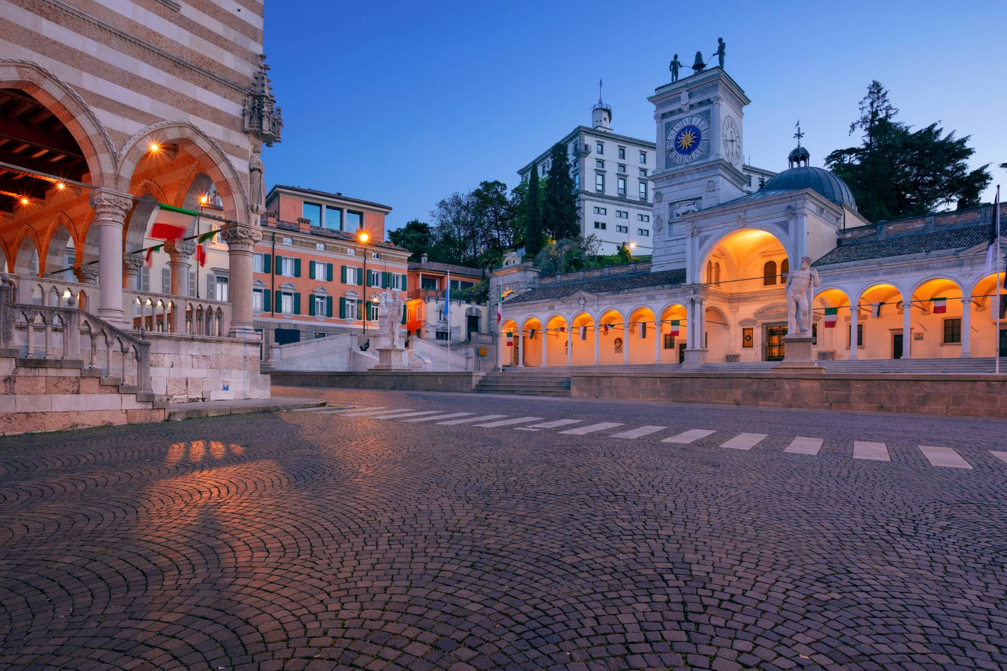 Piazza della Libertà e Museo del Castello sullo sfondo